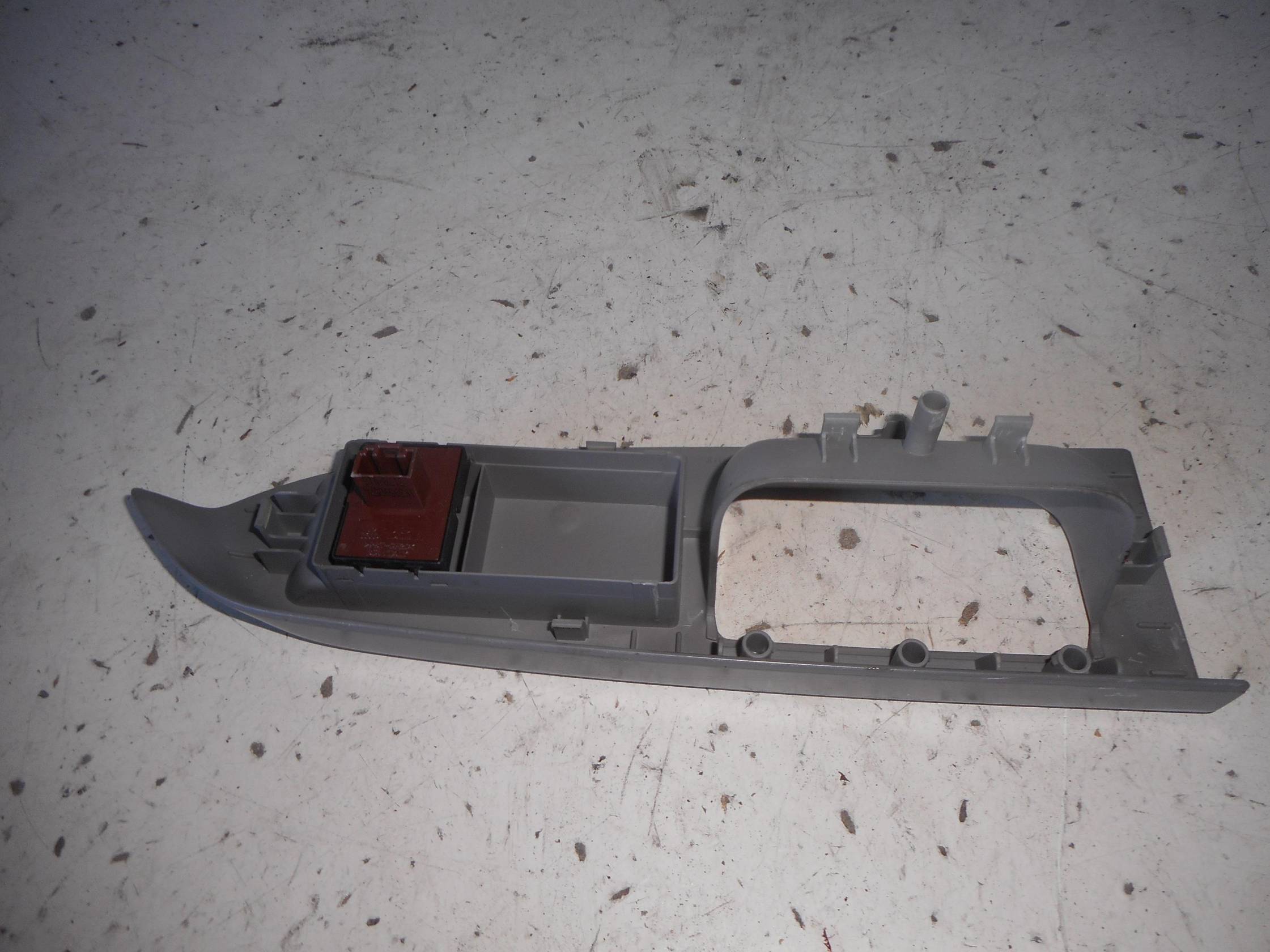 Interruttore alzacristalli porta ant.